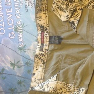 Men's Quicksilver 33" wait khaki shorts NWOT